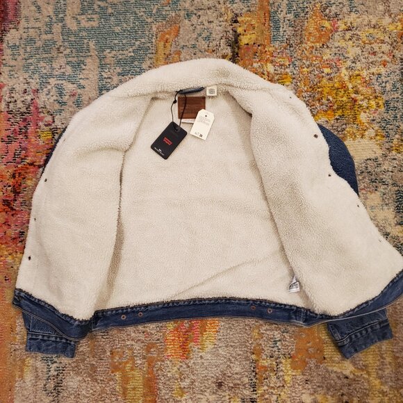Levi's® Premium 90s Sherpa Trucker Jacket - Picture 2 of 4